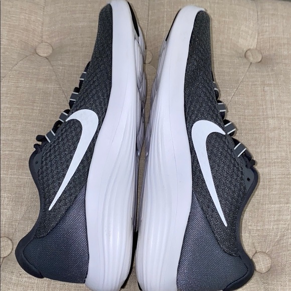 Women’s Nike’s - Picture 5 of 6